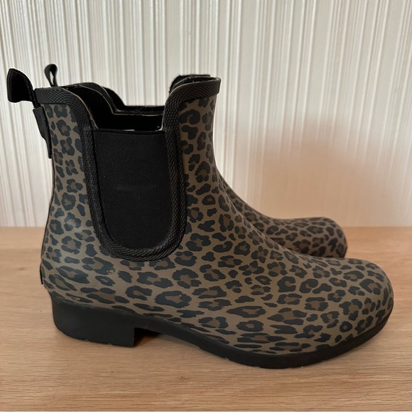Chooka Chelsea Rain Boots/ Leopard, Cheetah Print/Ankle Length/Black and Brown - Picture 1 of 4